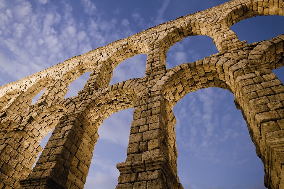 File:Acueducto de Segovia 01.jpg
